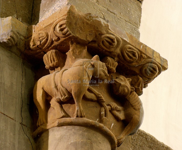 Capitel del brazo sur del crucero, en la iglesia alta