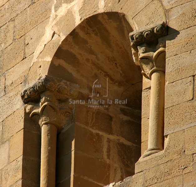 Ventana sur del ábside central