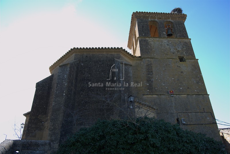 Vista de la cabecera poligonal y la torre