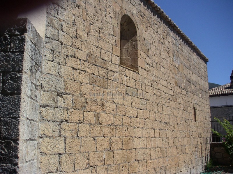 Muro sur del transepto y sacristía
