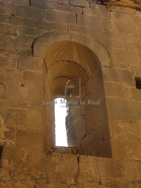 Vano del muro sur desde el interior Vano del muro sur desde el interior
