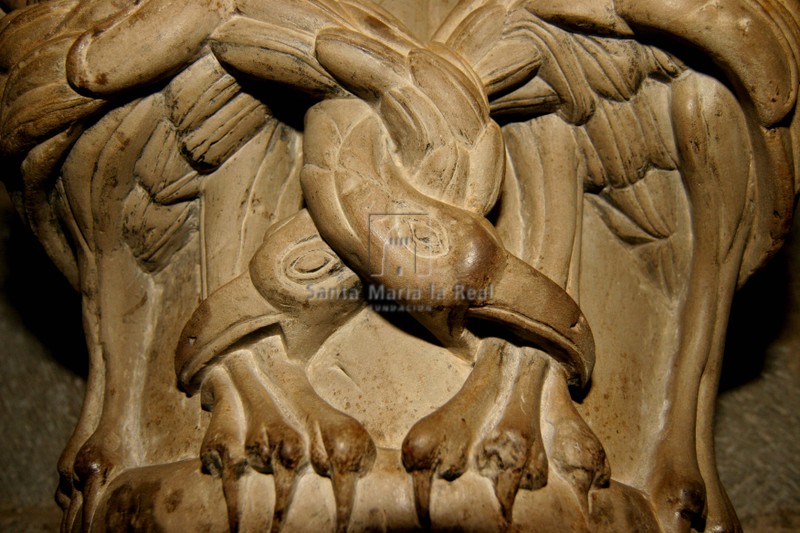 Detalle de capitel de la embocadura del ábside en la iglesia baja