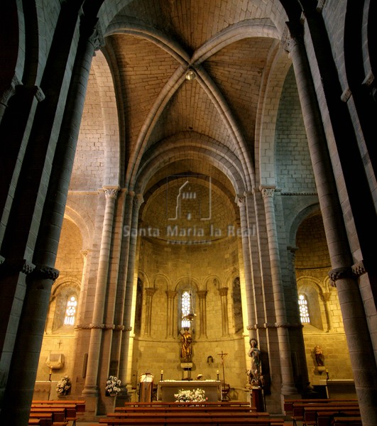Interior de la iglesia alta