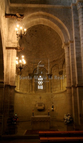 Ábside del lado del Evangelio en la iglesia alta