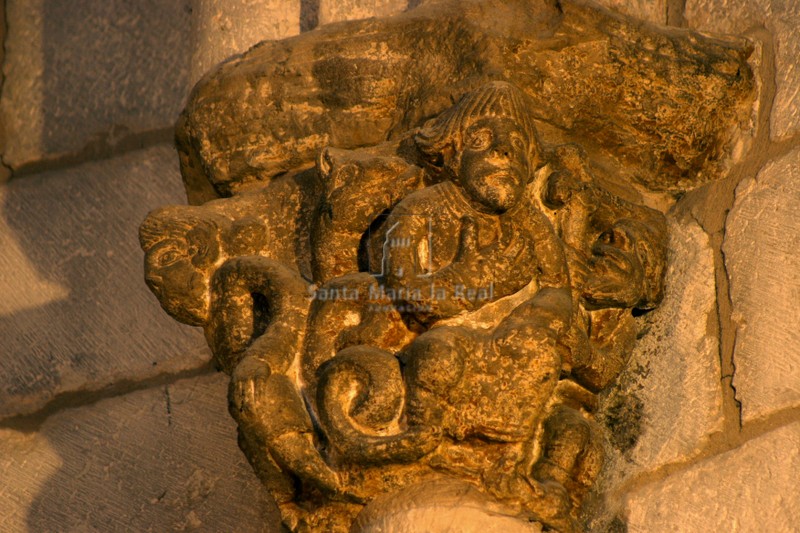 Capitel del ábside de la Epístola, en la iglesia alta Capitel del ábside de la Epístola, en la iglesia alta