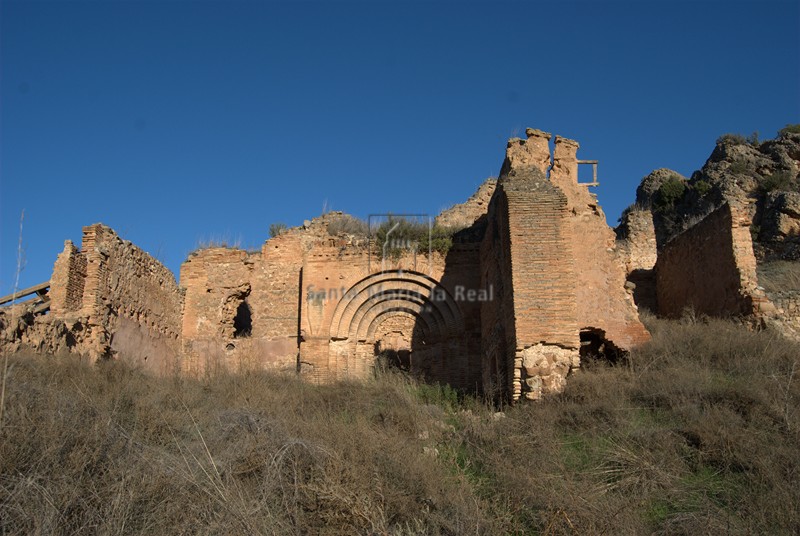 Vista del lado oeste de la ermita del Santo