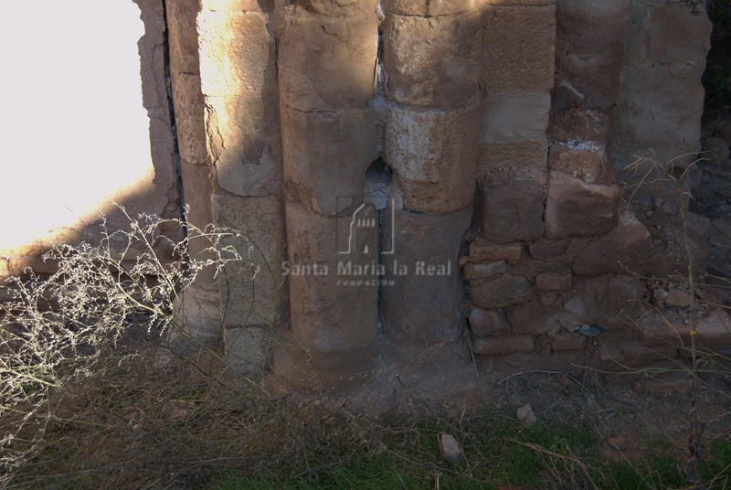 Detalle de columnas adosadas