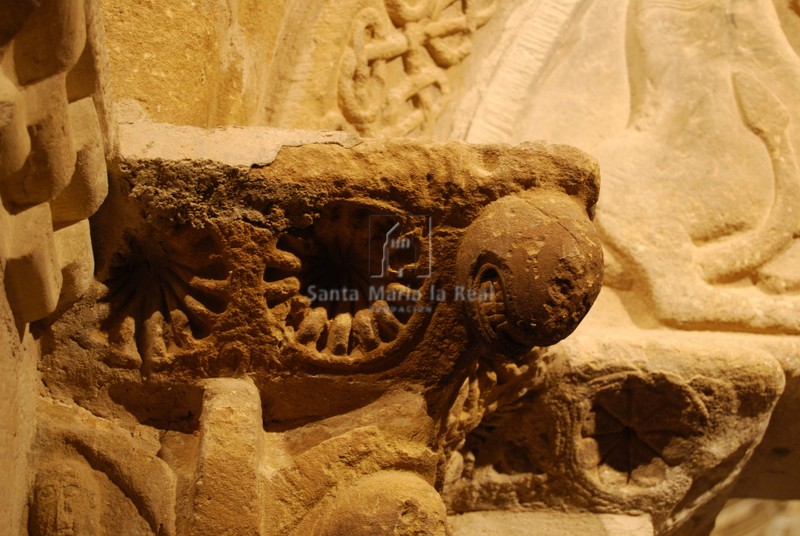 Detalle del cimacio uno de los capiteles