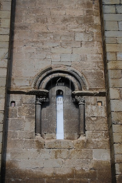 Ventana en el muro sur