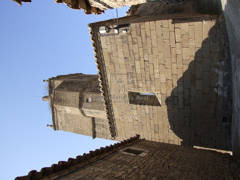 Exterior de la capilla de Santa Bárbara y ábside