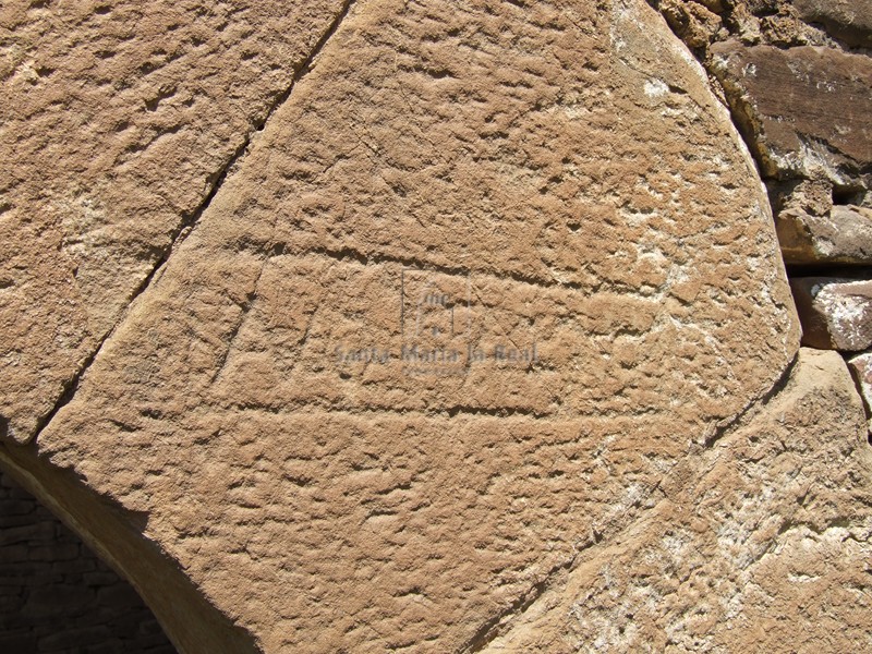 Detalle de las dovelas de la portada