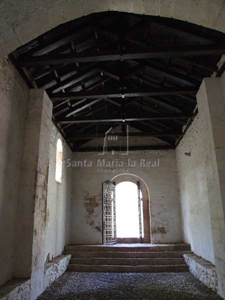 Interior de la nave hacia los pies