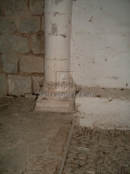 Basa de la columna del arco triunfal