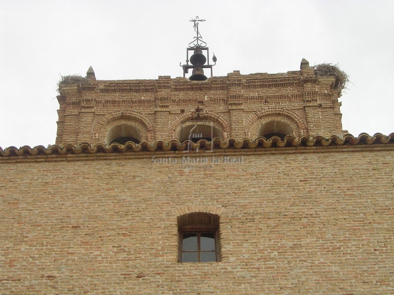 Fachada occidental y campanario