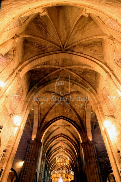 Bóvedas de la capilla mayor y nave central