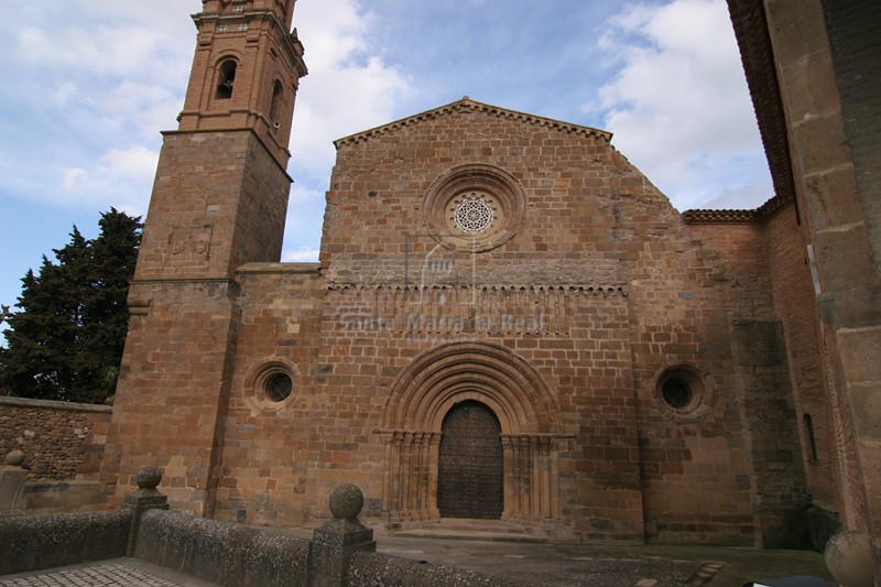 Fachada occidental de la iglesia