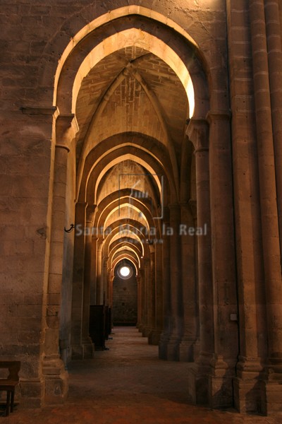 Nave de la Epístola hacia los pies de la iglesia abacial